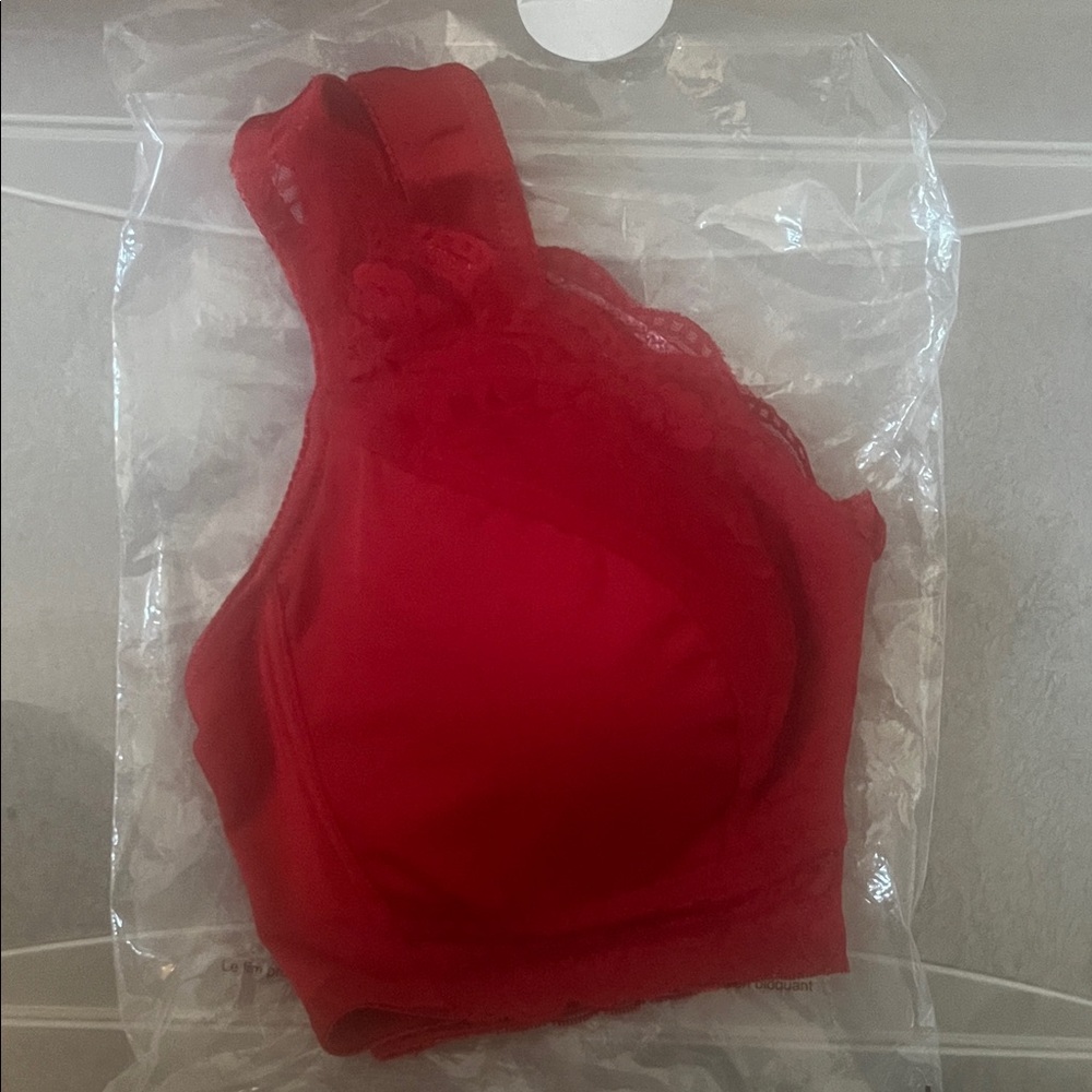 Elegant Red Lace Bralette with Removable Padding - XL - Picture 6 of 7